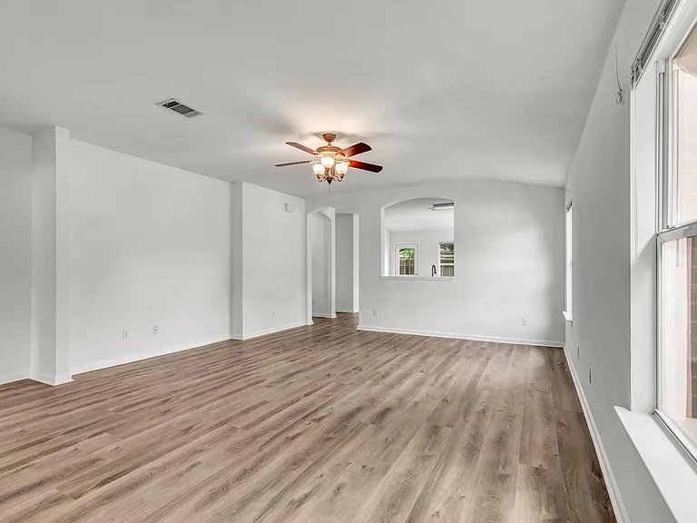 609 Golden Gate Dr — Photo 8