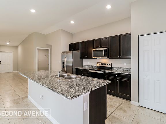 5th image of 1426 Mackay Ave SE