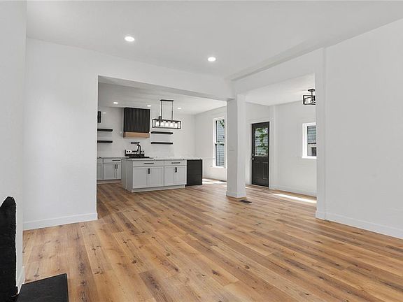 4th image of 431 Benton Blvd