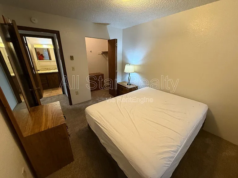 Norseman Apartments — Photo 9