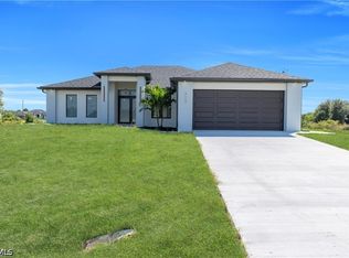 312 Pembroke St, Lehigh Acres, FL 33974