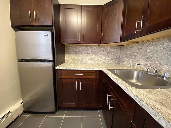 3rd image of 86-25 Van Wyck Expressway E Service Rd #423