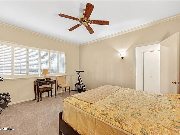 4th image of 4923 Rivoli Dr APT E