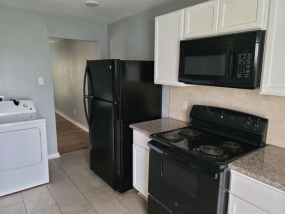 4th image of 611 Schweikhardt St APT 1