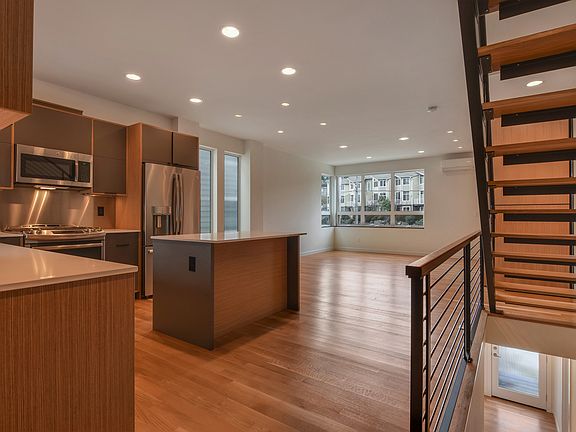 3rd image of 2212 Thorndyke Ave W #House