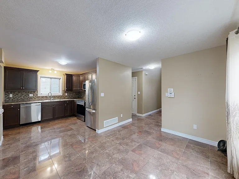 961 Blythwood Rd — Photo 32