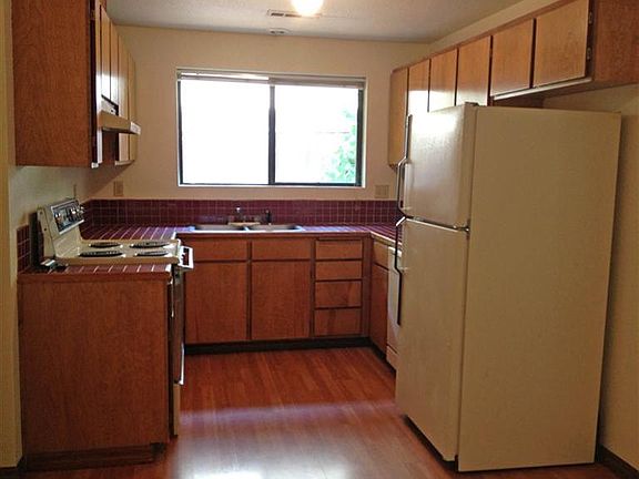 5th image of 906 Park St