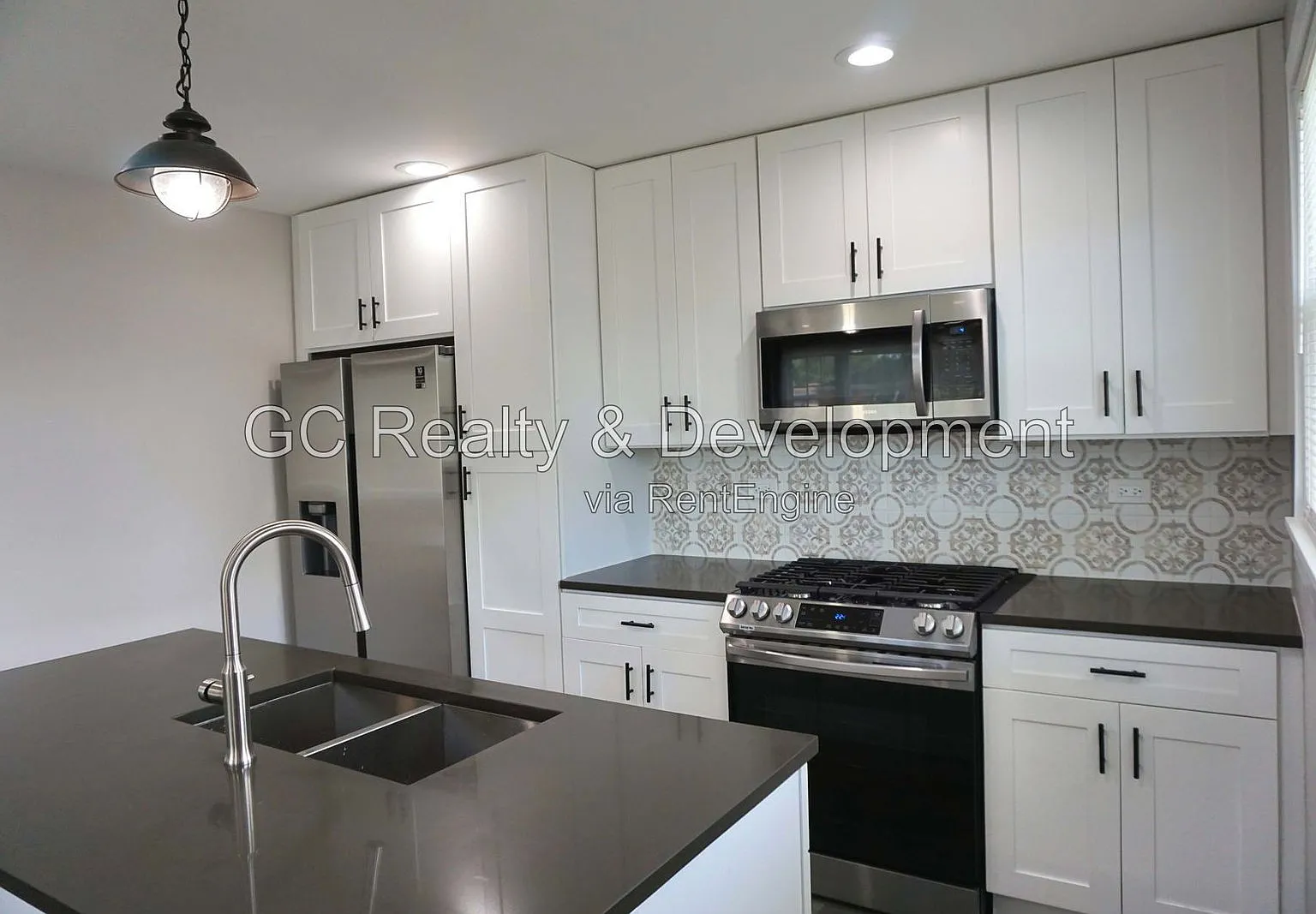 4 bed, 3.0 bath, 2000 sqft, $3,300 — Photo 2