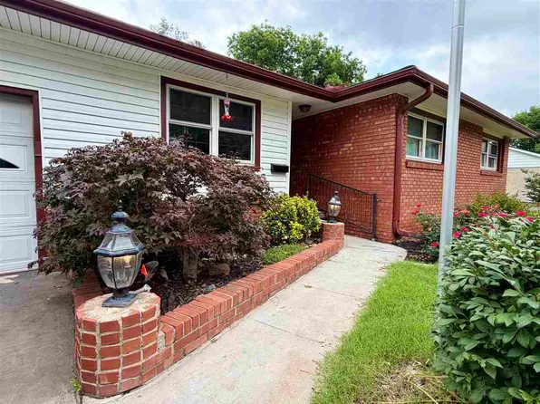 1609 Monument Rd, Ponca City, OK 74604