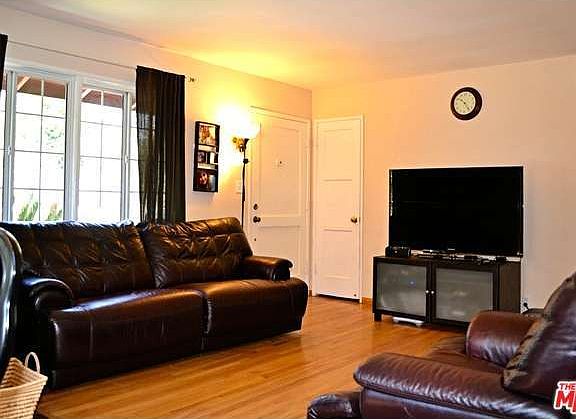 5th image of 2862 Glendon Ave