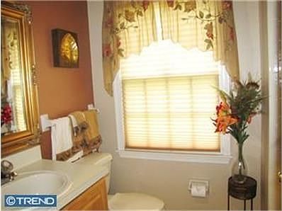 3rd image of 28 N Kinglet Dr