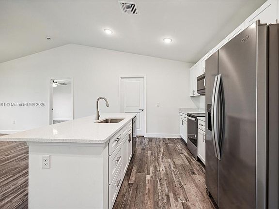 5th image of 1722 NW 2nd Pl