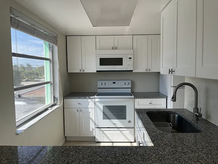 2303 Bay Blvd #2 — Photo 12