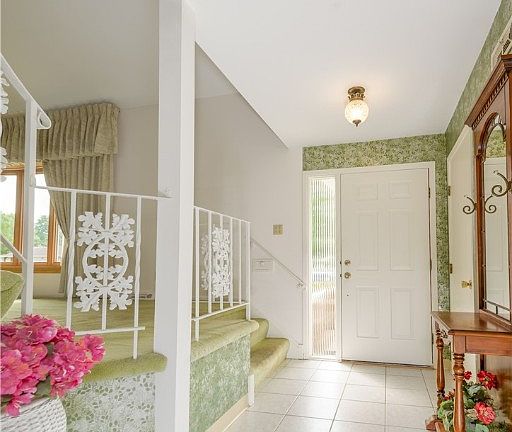 5th image of 977 Meadview Dr
