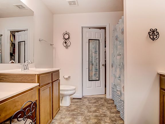 5th image of 4045 Blue Springs Dr