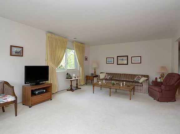 4th image of 1030 S Fernandez Ave APT 2L