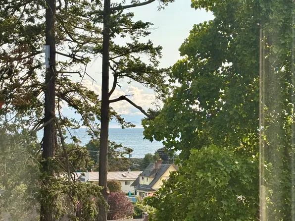 427 Lampson St #404, Esquimalt, BC V9A 5Y6