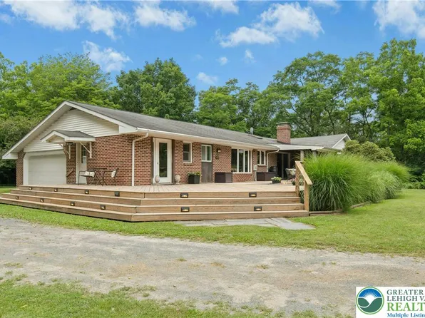 8838 Edelweiss Rd, New Tripoli, PA 18066