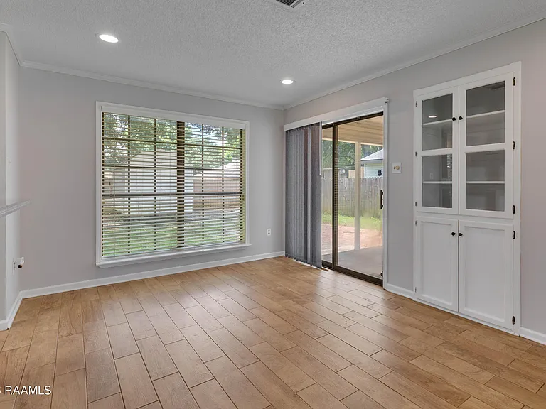 118 Village Green Dr — Photo 8