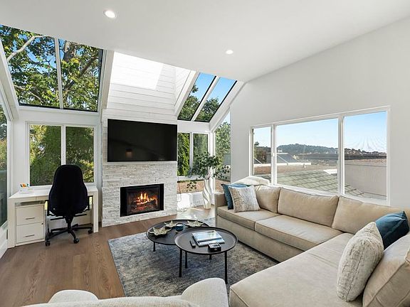 5th image of 371 Longden Ln