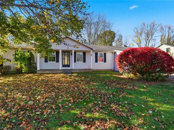 8 Pine Brook Cir, Penfield, NY 14526