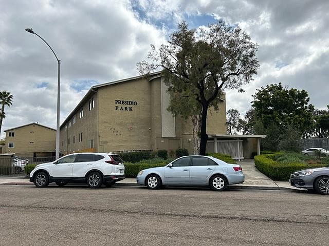 1st image of 4775 Seminole Dr APT 106