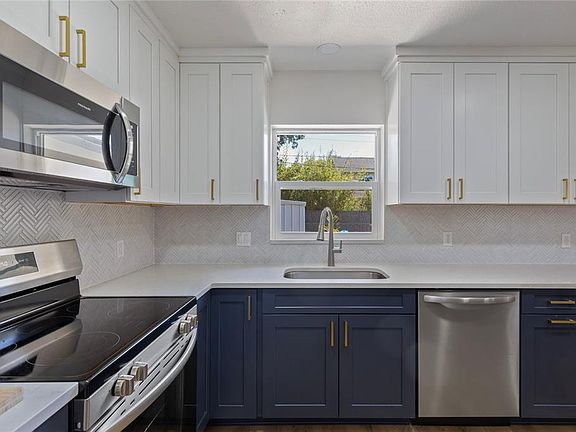 3rd image of 1715 Thomas Dr