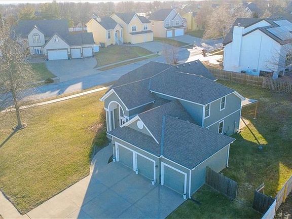 5th image of 18002 Rollins Dr