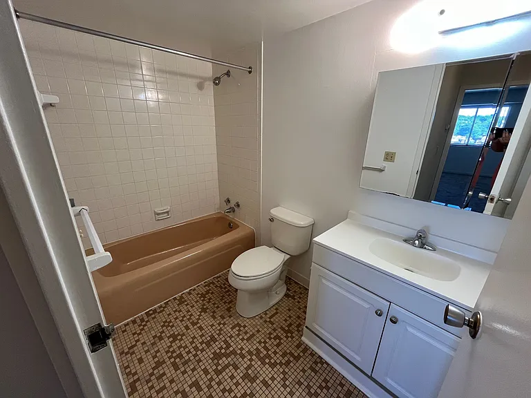 Claybourne Apartments — Photo 17