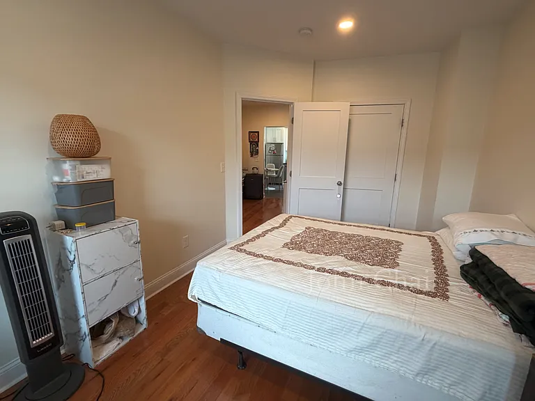 123 Sutherland Rd #E — Photo 16