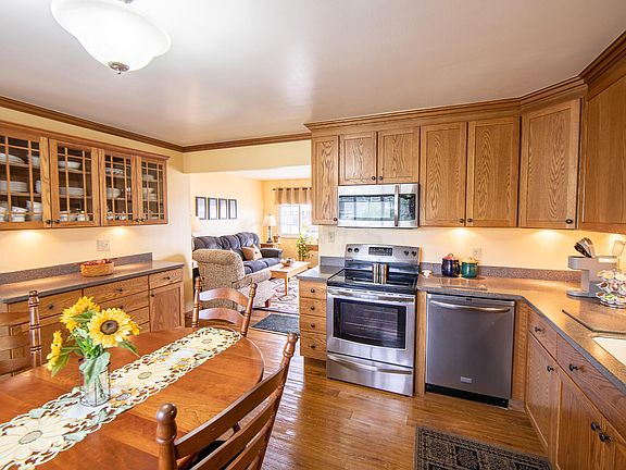 5th image of 699 Brookdale Dr