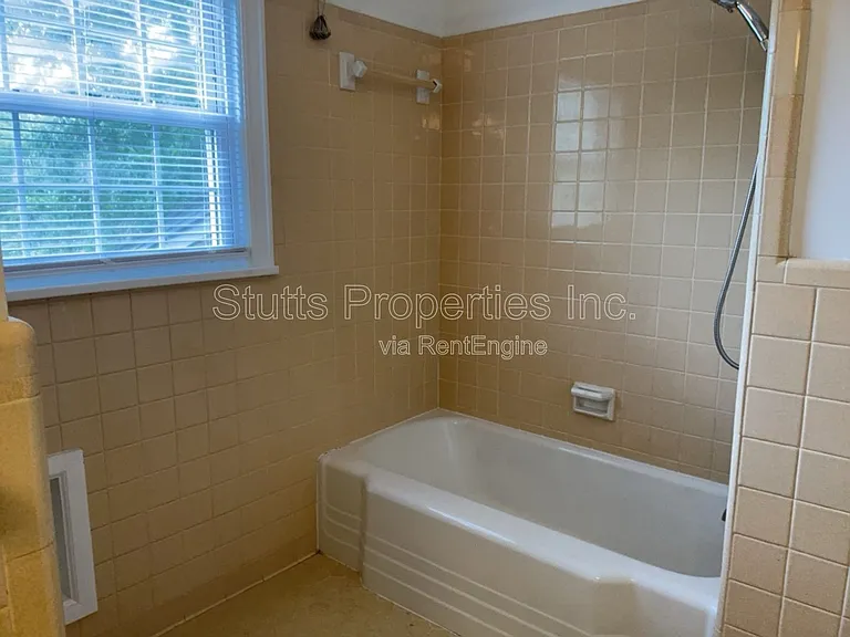 1918 Hermitage Dr — Photo 16