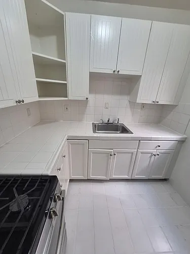 Vernon Ave. Apts. Photo 1