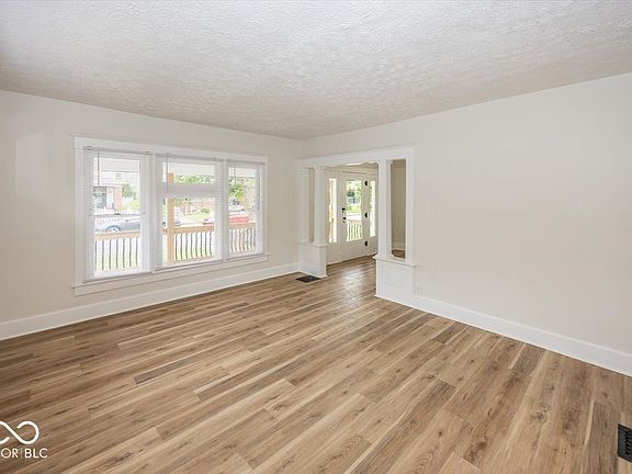 5th image of 839 N Oxford St