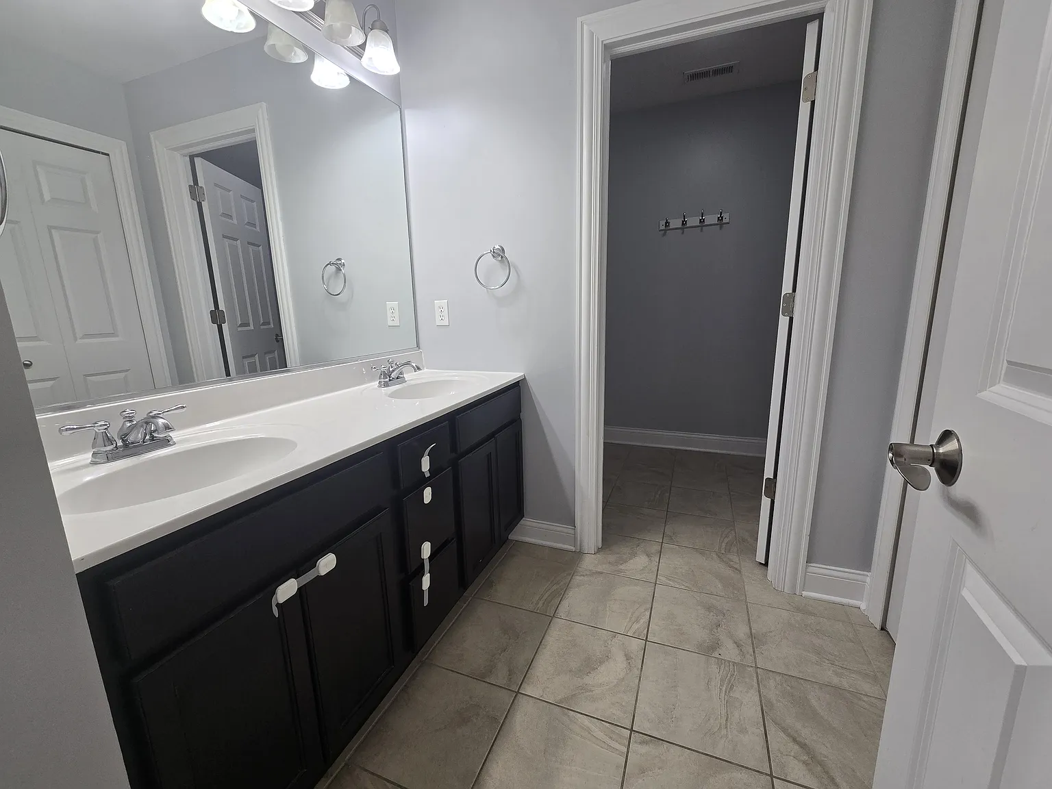 5 bed, 3600 sqft, $4,300 — Photo 3
