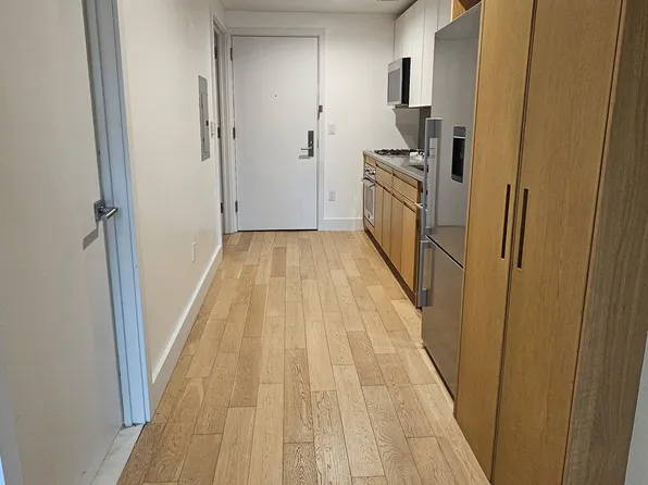 264 Webster Avenue image 1 of 11