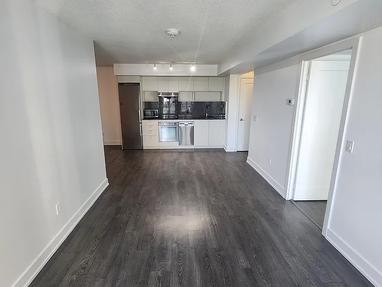 7 Mabelle Ave #1606 — Photo 11