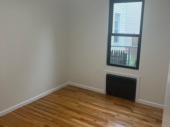 5th image of 46 Laurel Ave #2