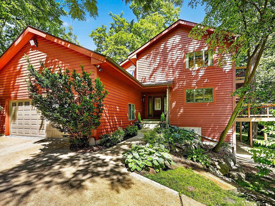 1st image of 1 White Oaks Ln