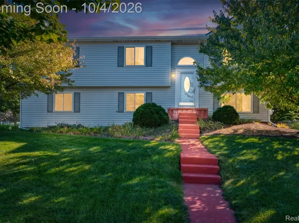 788 Stoney Dr, South Lyon, MI 48178