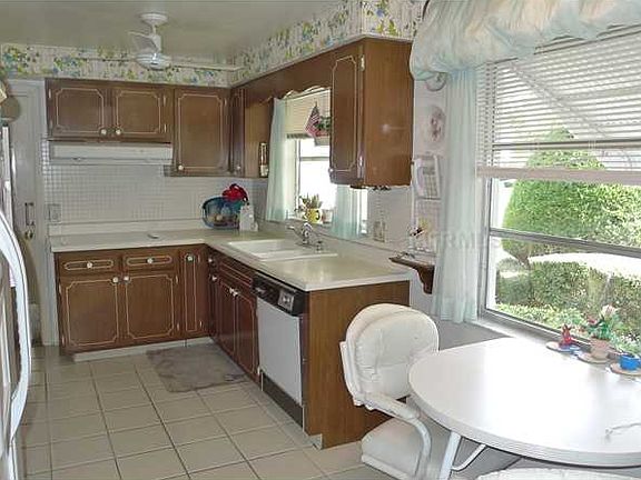 5th image of 2240 Harn Blvd