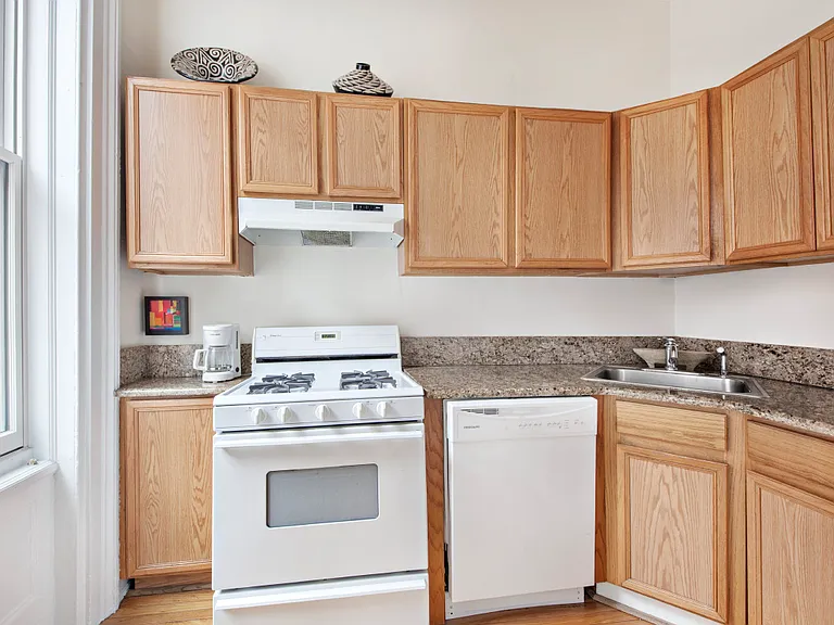 372 Bleecker St #1 — Photo 3