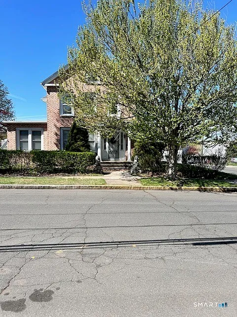 2 bed, 2.0 bath, 2029 sqft, $1,700 — Photo 2