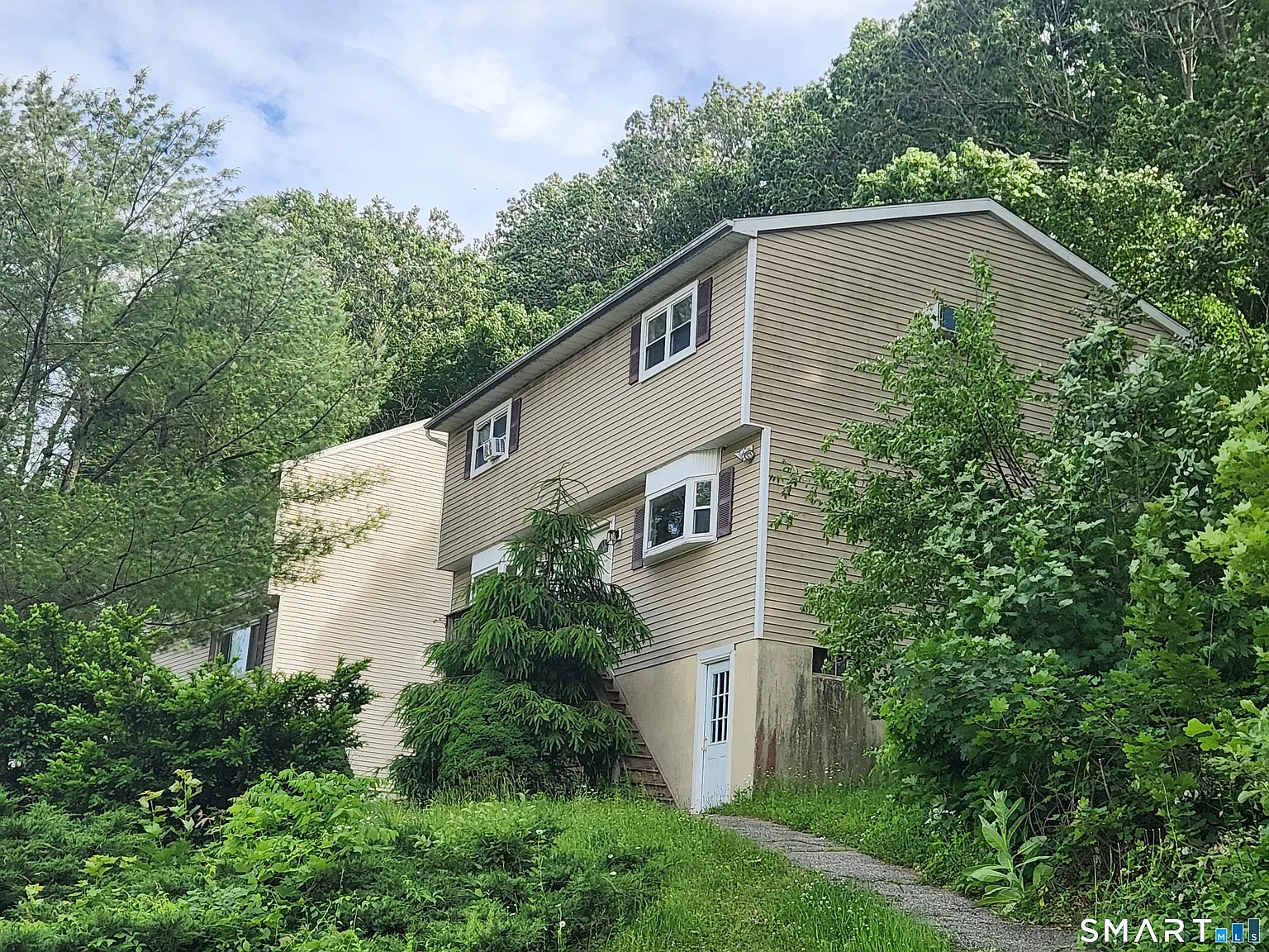 2 bed, 1.0 bath, 882 sqft, $2,400 — Photo 1