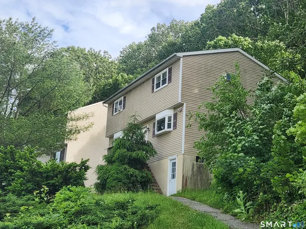 1 Knollwood Dr, Bethel, CT 06801