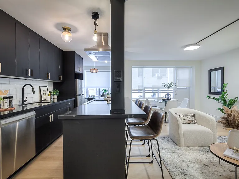 420 Eglinton Ave E #405 — Photo 1