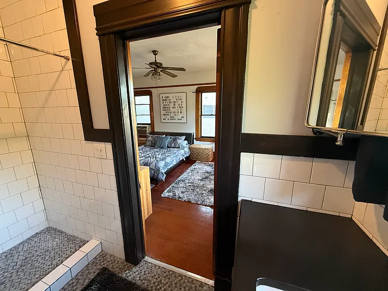 826 S Burlington Ave #10 — Photo 9