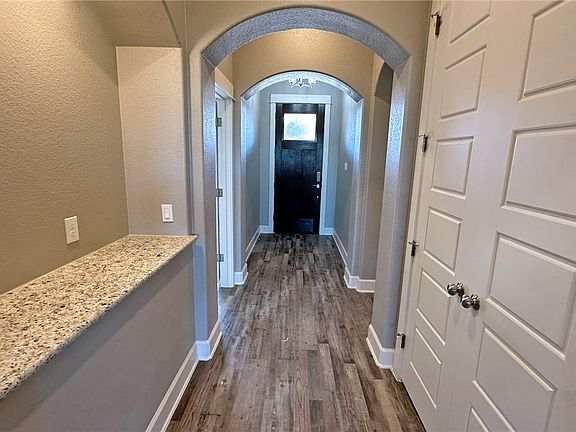 2nd image of 124 Savage Cir