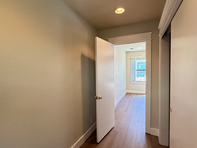 615-627 S El Molino Ave — Photo 11