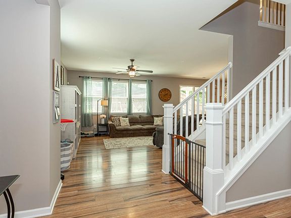 5th image of 267 Edinburgh Ln